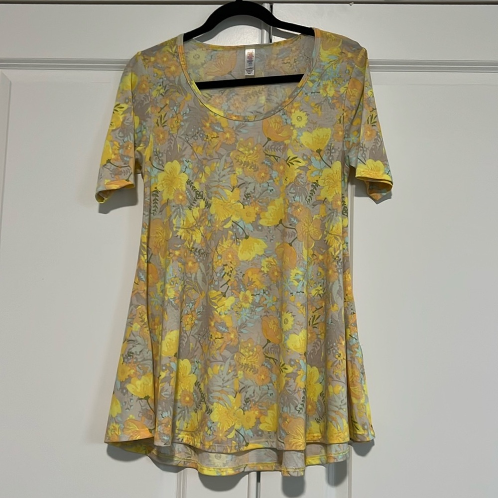 LuLaRoe’s Perfect Tee.Swing Top.Side slits.